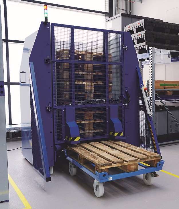 Palettenmagazin mit gestapelten Paletten zur ergonomischen Palettenbereitstellung