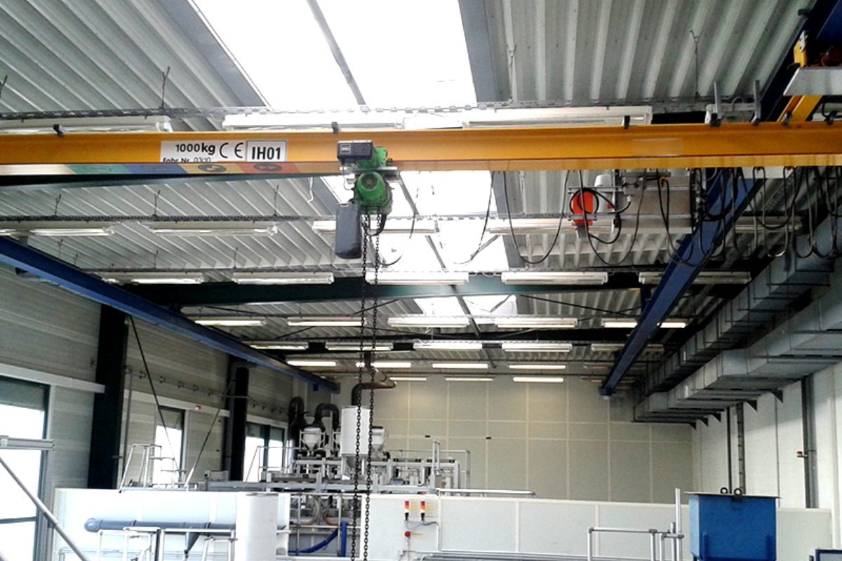 Single-girder suspension crane with 1 ton load capacity