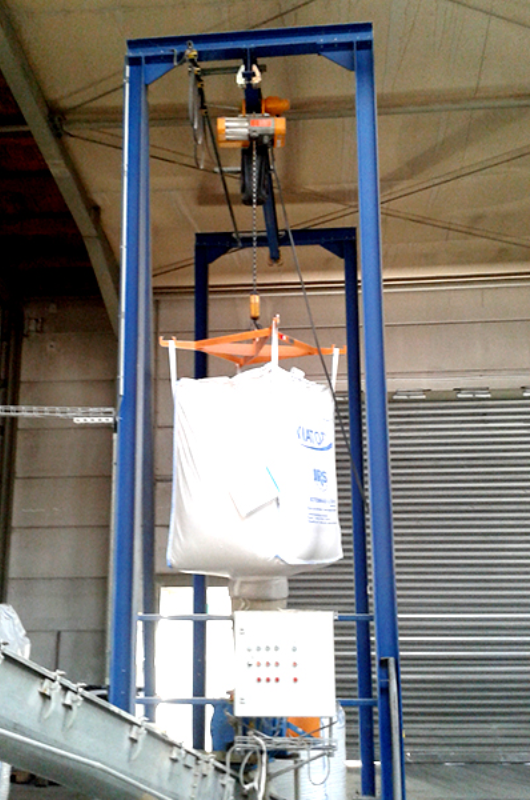 Portal for safe handling of big bags
