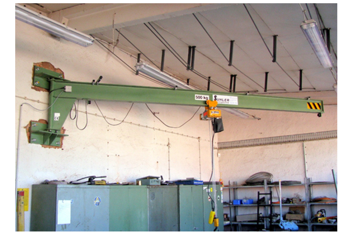 Wall-mounted jib crane